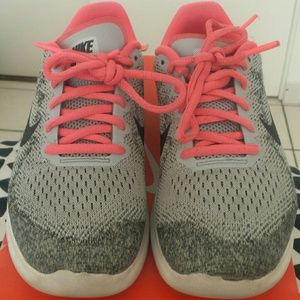 Nike free rn 2017